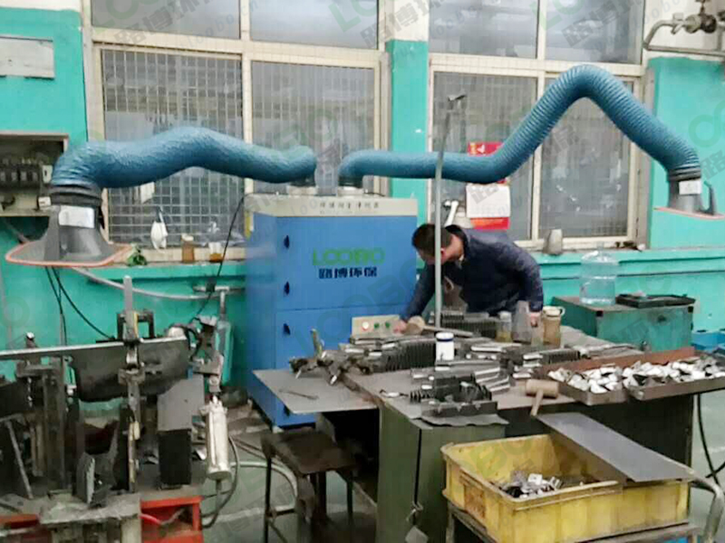 焊接煙塵凈化器設備.jpg 焊接煙塵凈化器設備.jpg